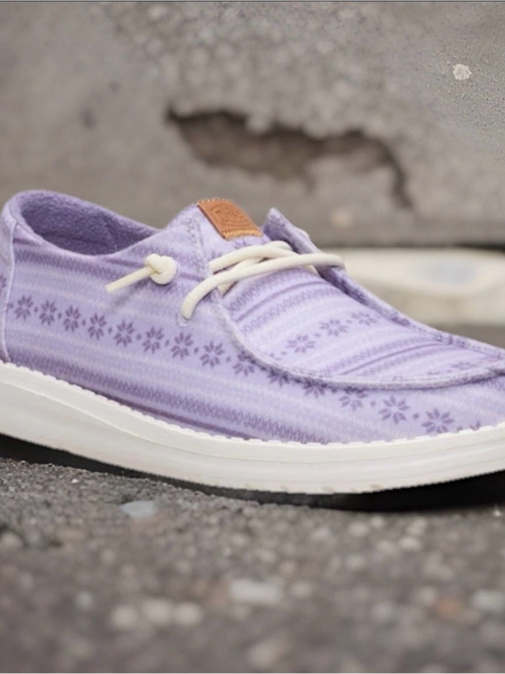 đź’ś Hey Dude Lavender Patterned Women's Slip-On Moccasins Size 7 New - Picture 2 of 5